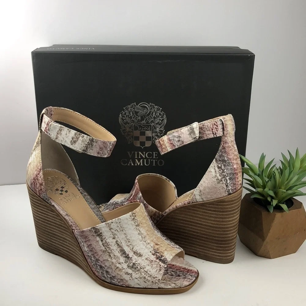 NEW Vince Camuto Deedriana Peep Toe Wedges 8